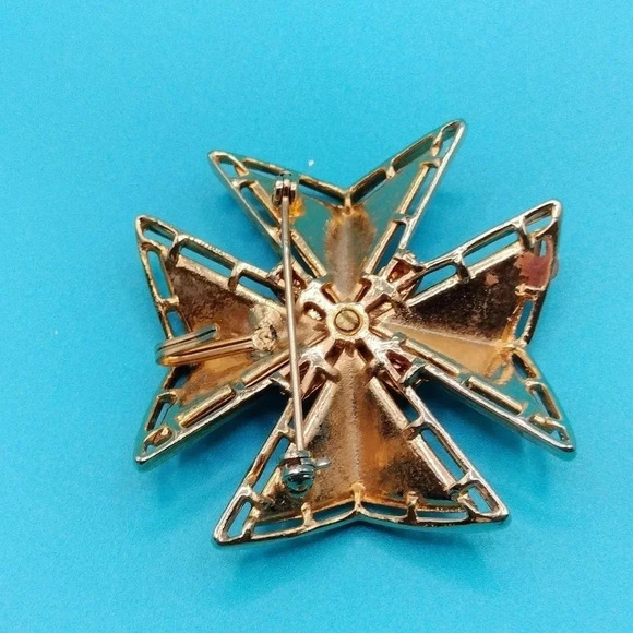 Vintage Gold Tone Unsigned 2" Fashion Cross Brooch Pin - Picture 3 of 7